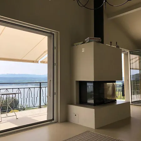 Traumhaftes Ferienhaus Mit See- Und Alpenblick Guevaux